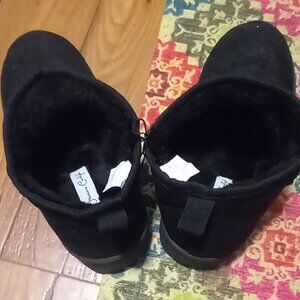 Jessica Carlyle Faux Sued Boots   New    Size 9